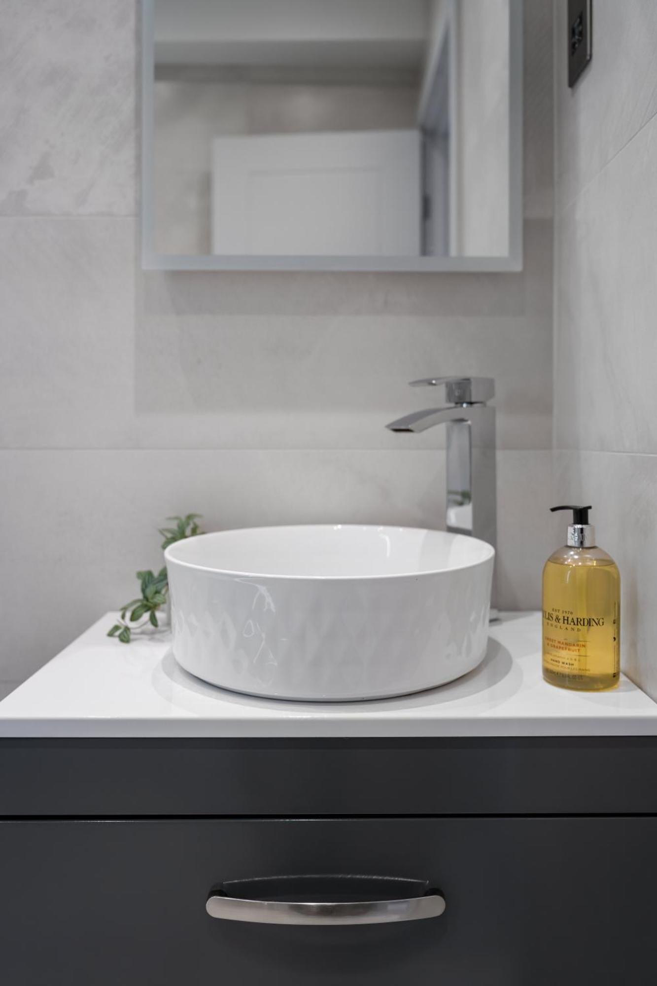 Livestay-Modern & Stylish Apartments In 디드코트 외부 사진